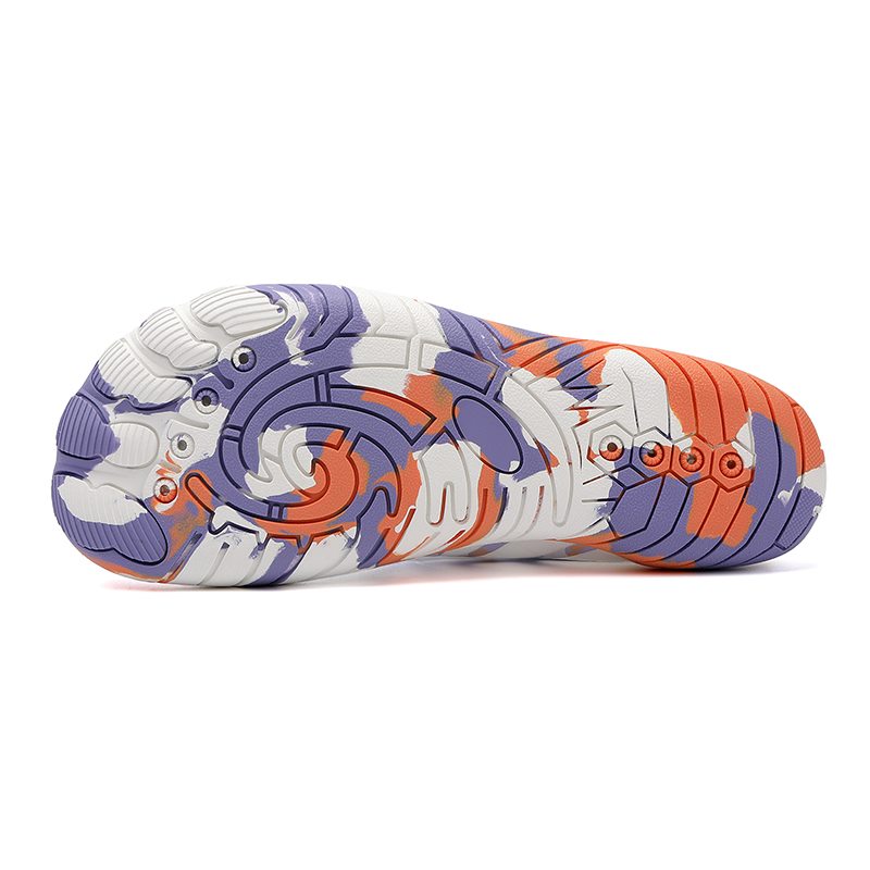 Model T008 toe-split rubber outsole with drainage channels